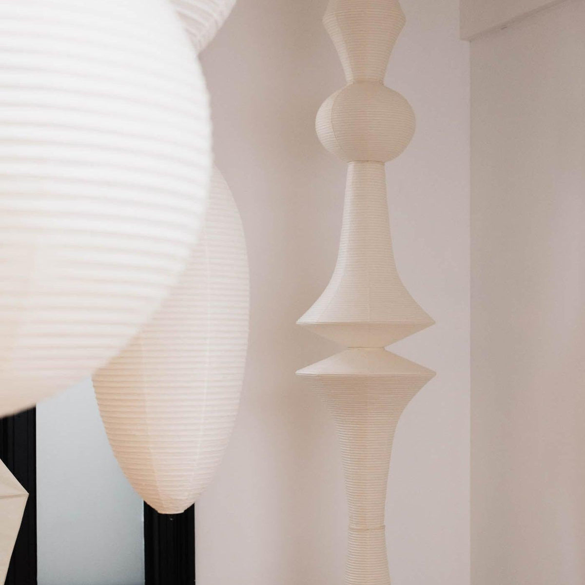 Cesekal Sculptural Paper Vertical Pendant Light