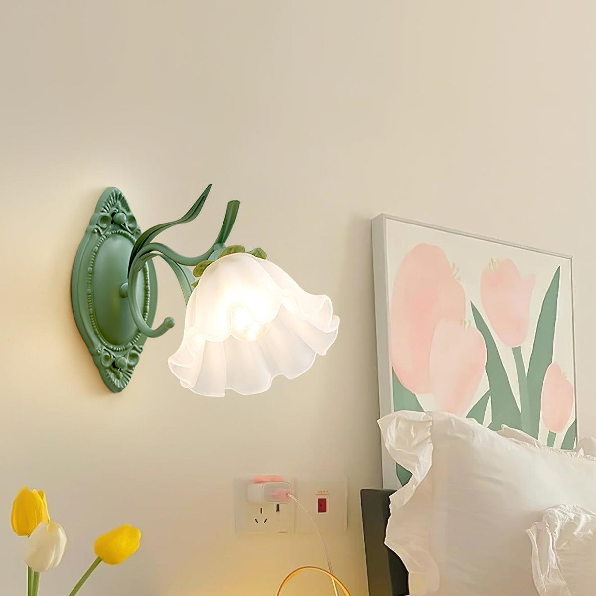 Wall Lamp Vintage Floral Glass Shade for Bedroom and Living Room