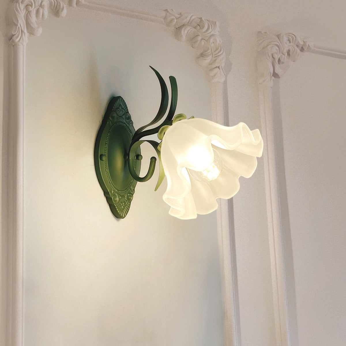 Wall Lamp Vintage Floral Glass Shade for Bedroom and Living Room