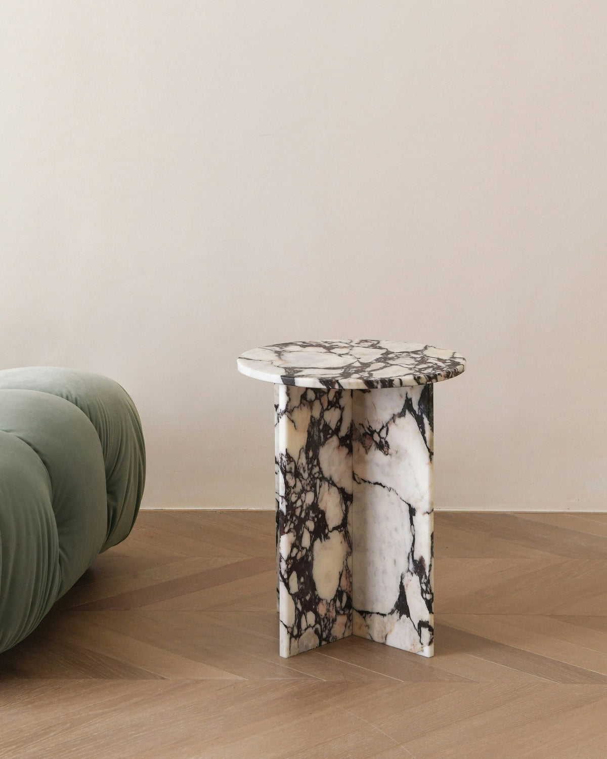 Seleneria Marble Side Table Accessories