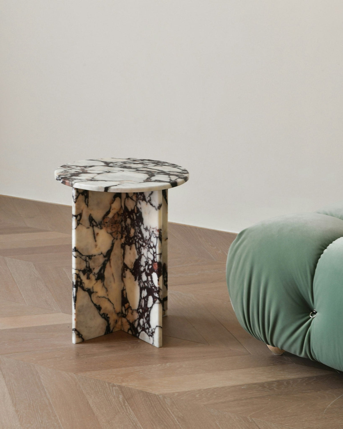Seleneria Marble Side Table Accessories