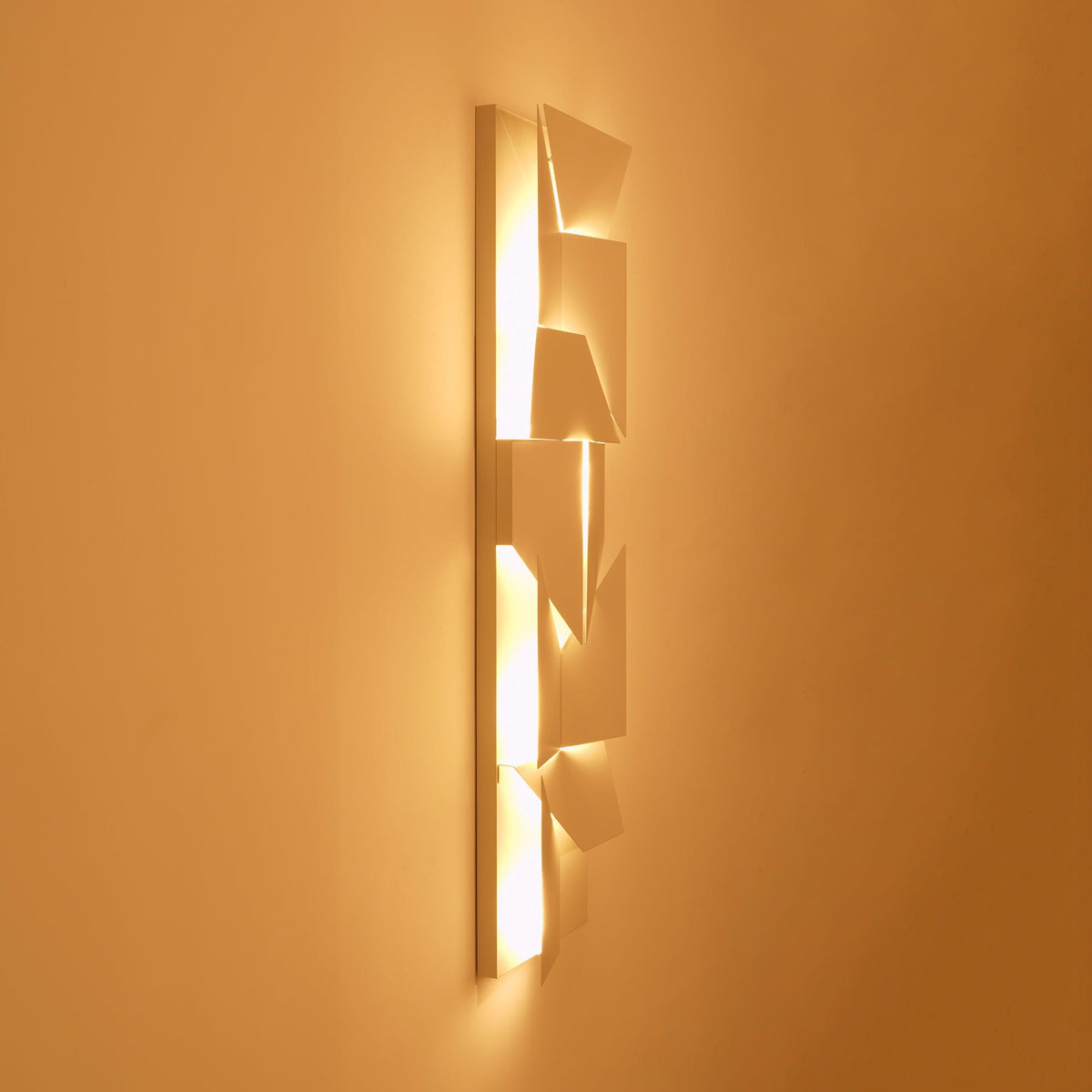 Deloza Shadows Rechargeable Grand Sconce Wall lamp