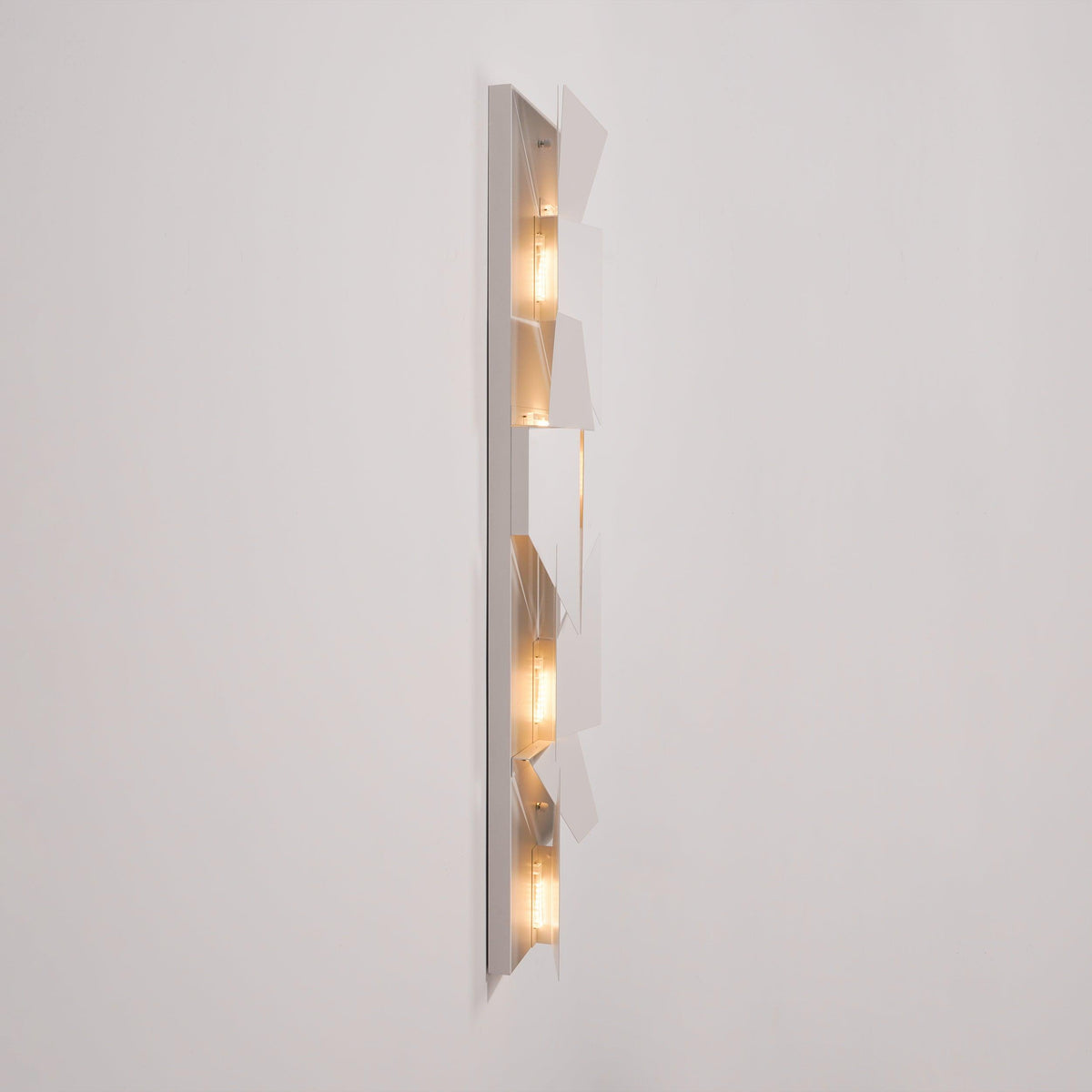 Wynor Shadows Grand Sconce Wall Lamp