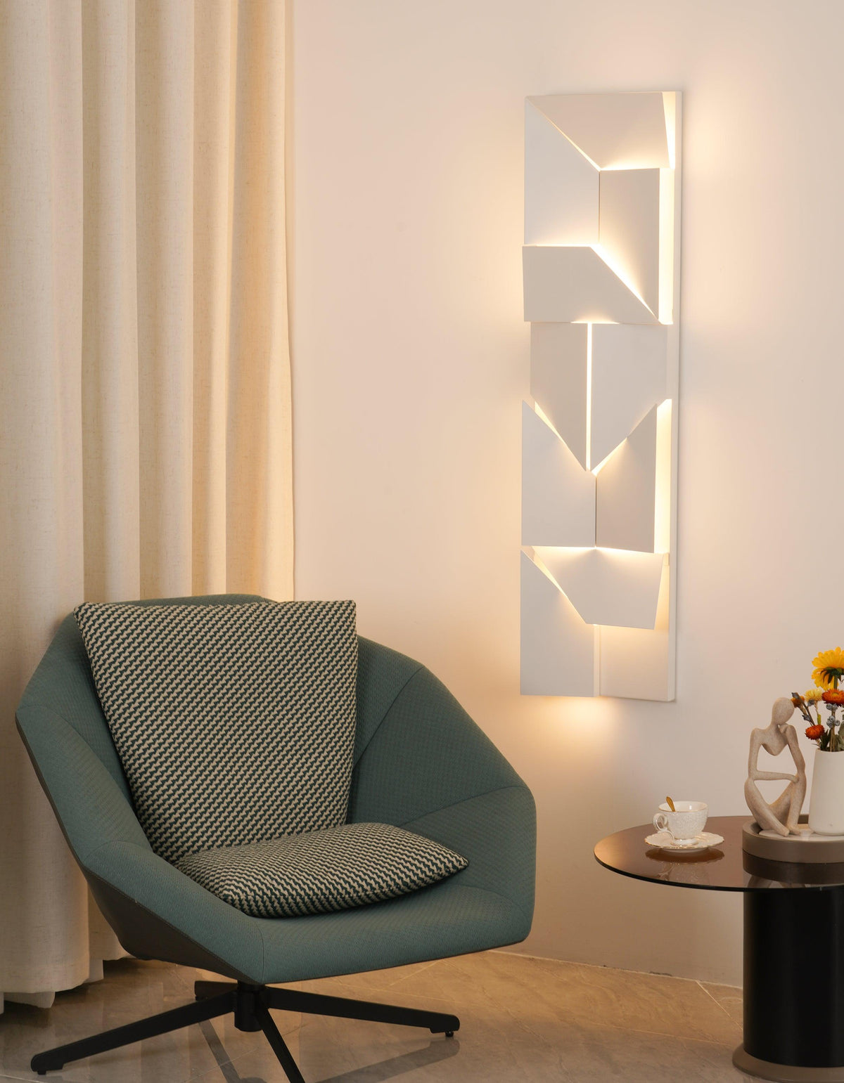 Wynor Shadows Grand Sconce Wall Lamp