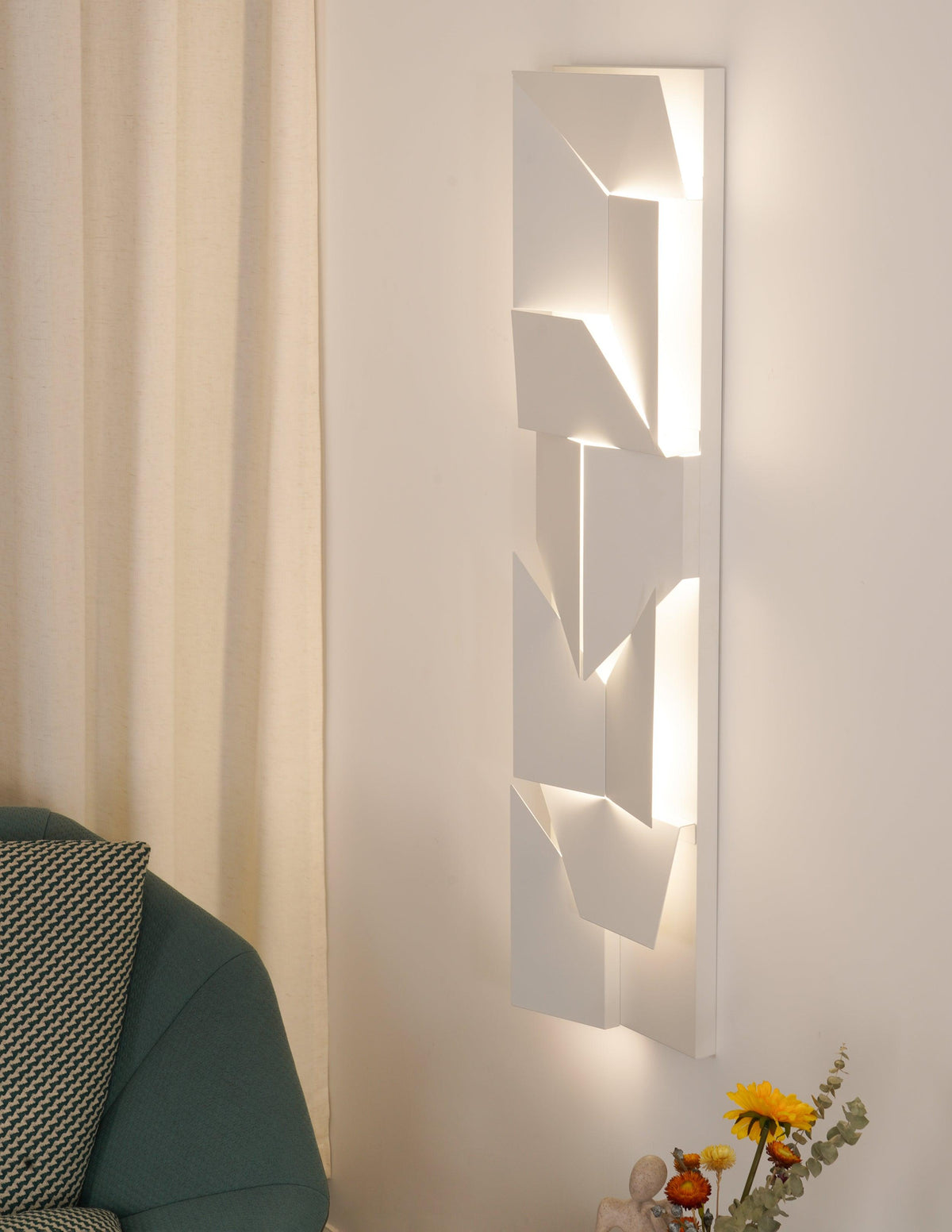 Deloza Shadows Rechargeable Grand Sconce Wall lamp
