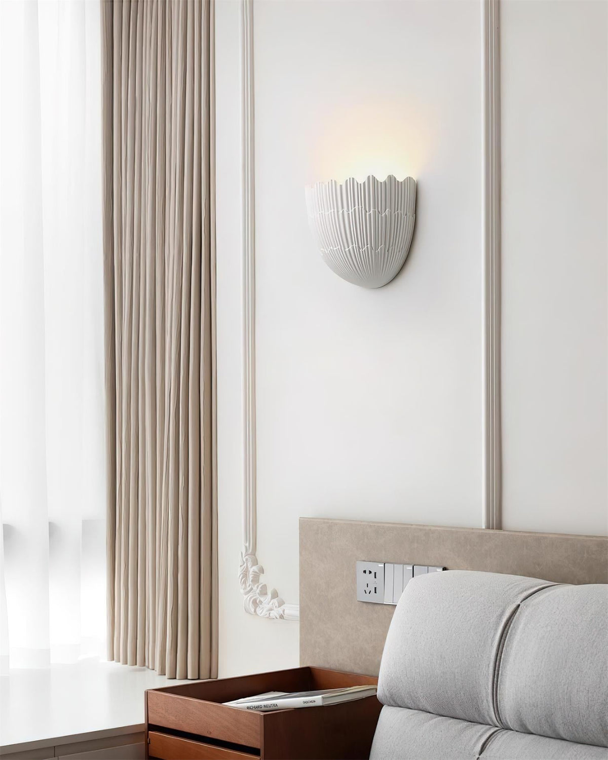 Veloraine Wall Lamp