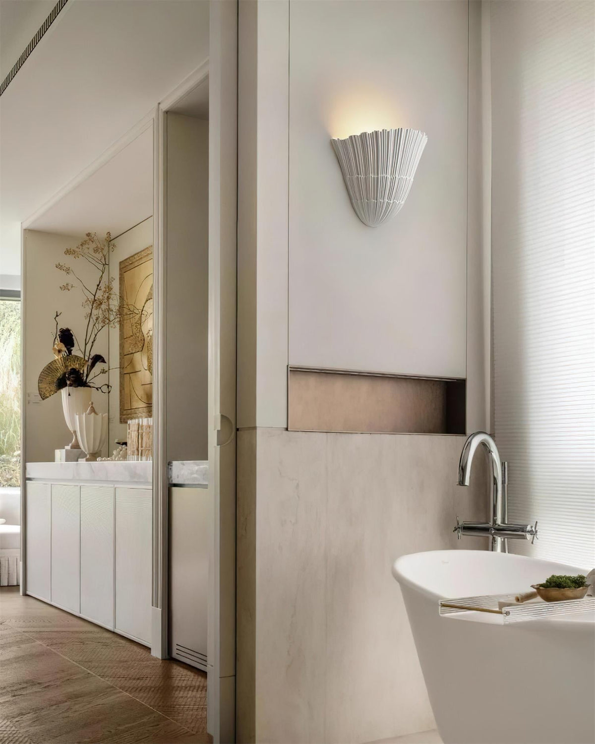 Veloraine Wall Lamp