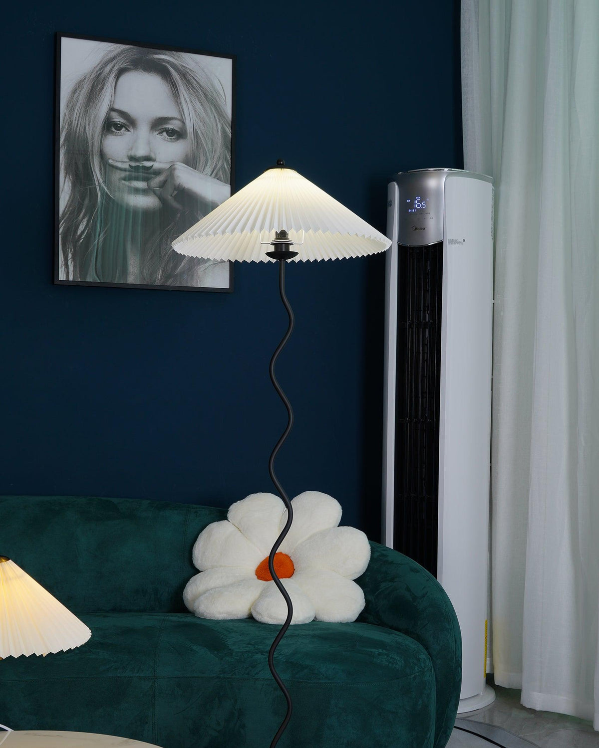 Avenaelia Floor Lamp