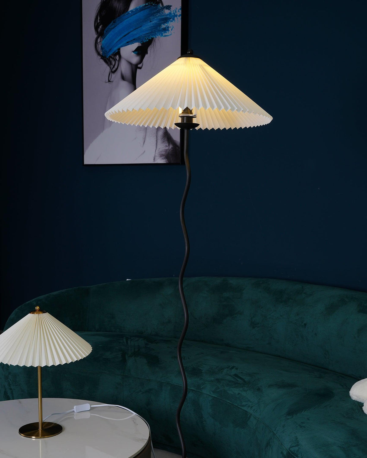 Avenaelia Floor Lamp