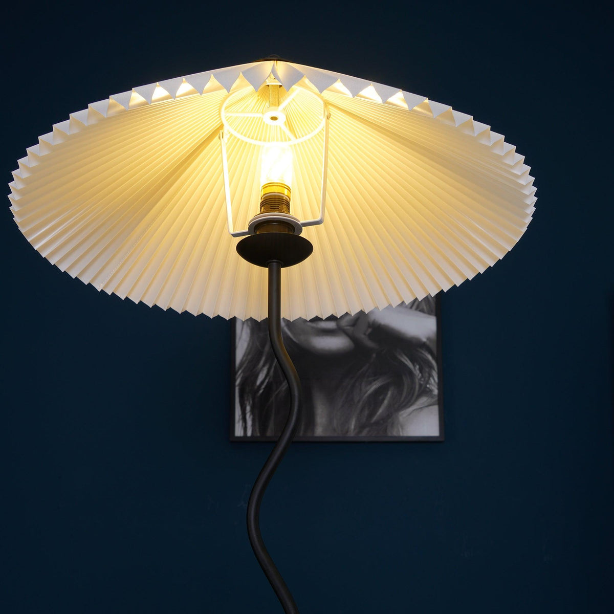 Avenaelia Floor Lamp