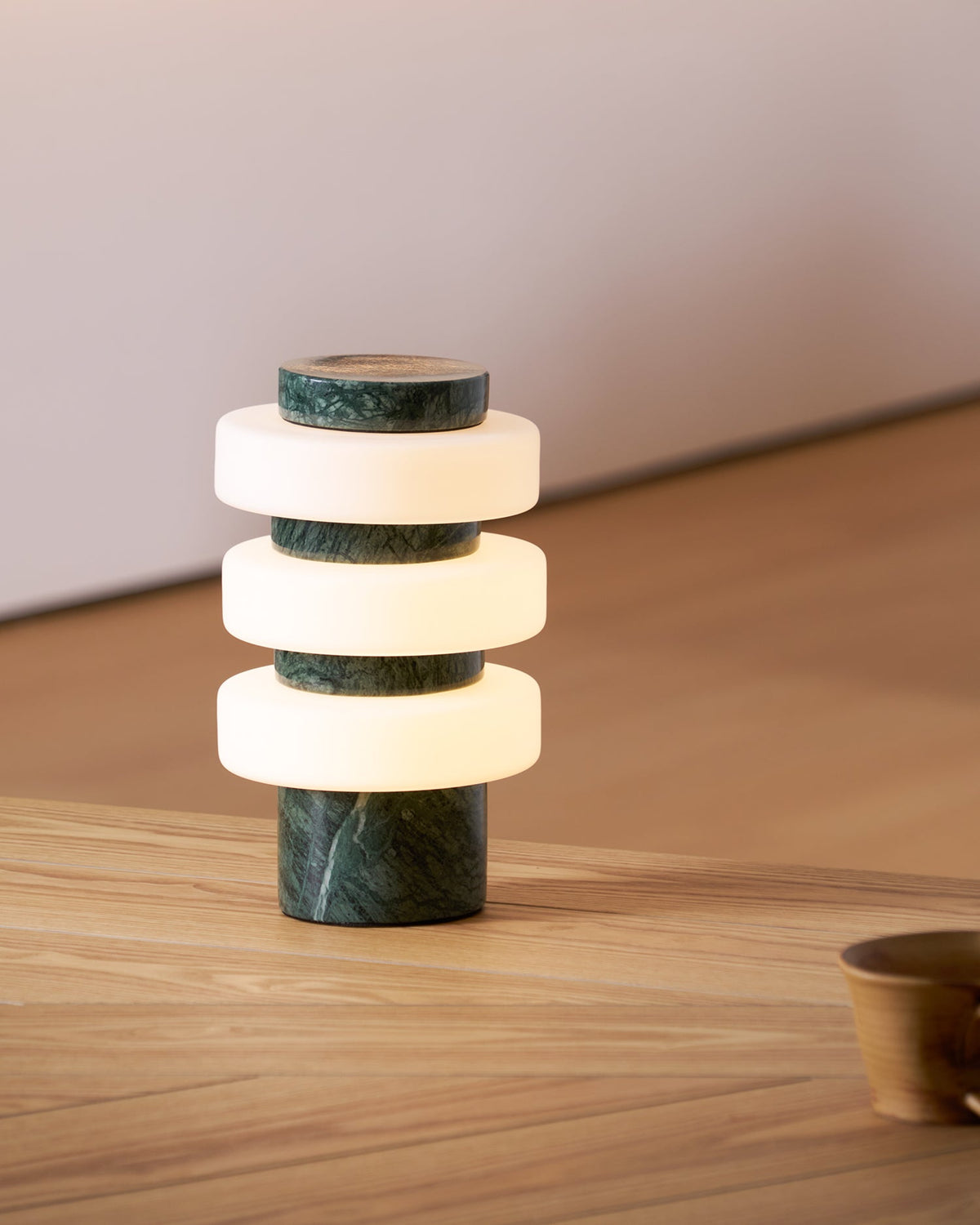Teriiriella Table Lamp