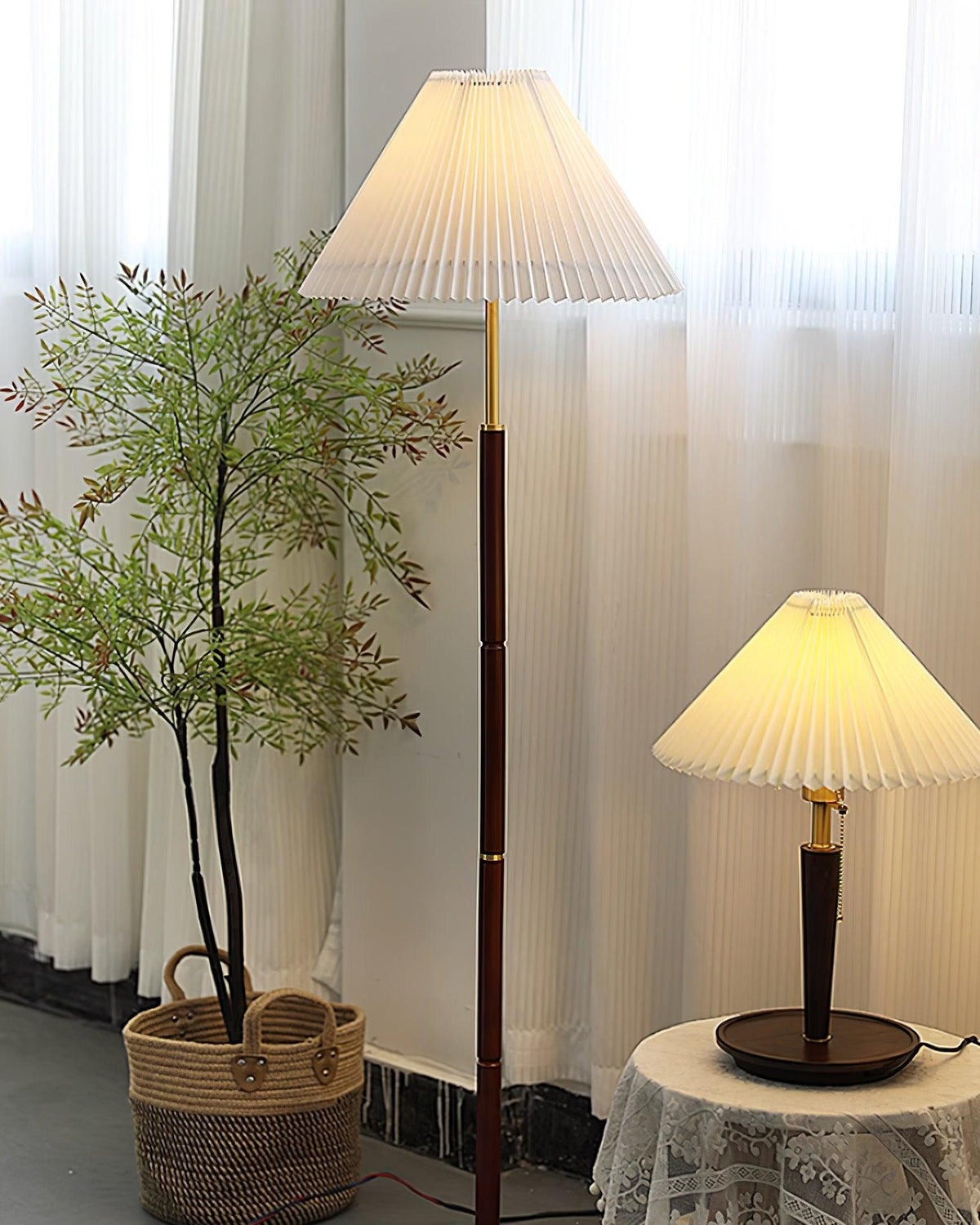 Virairine Floor Lamp