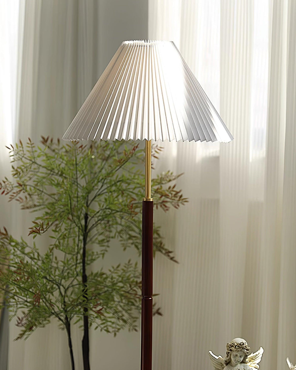 Virairine Floor Lamp
