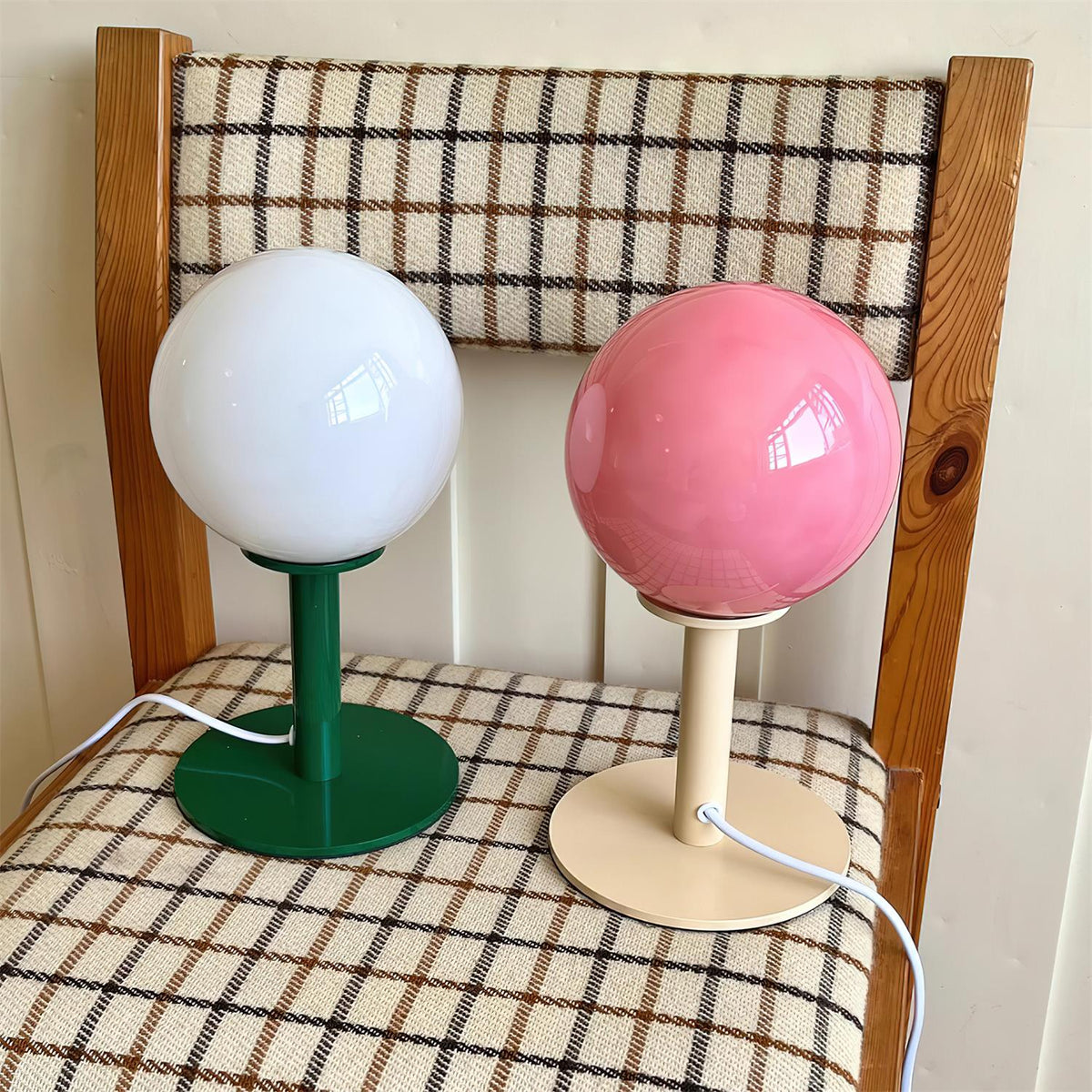 Viraoiella Table Lamp