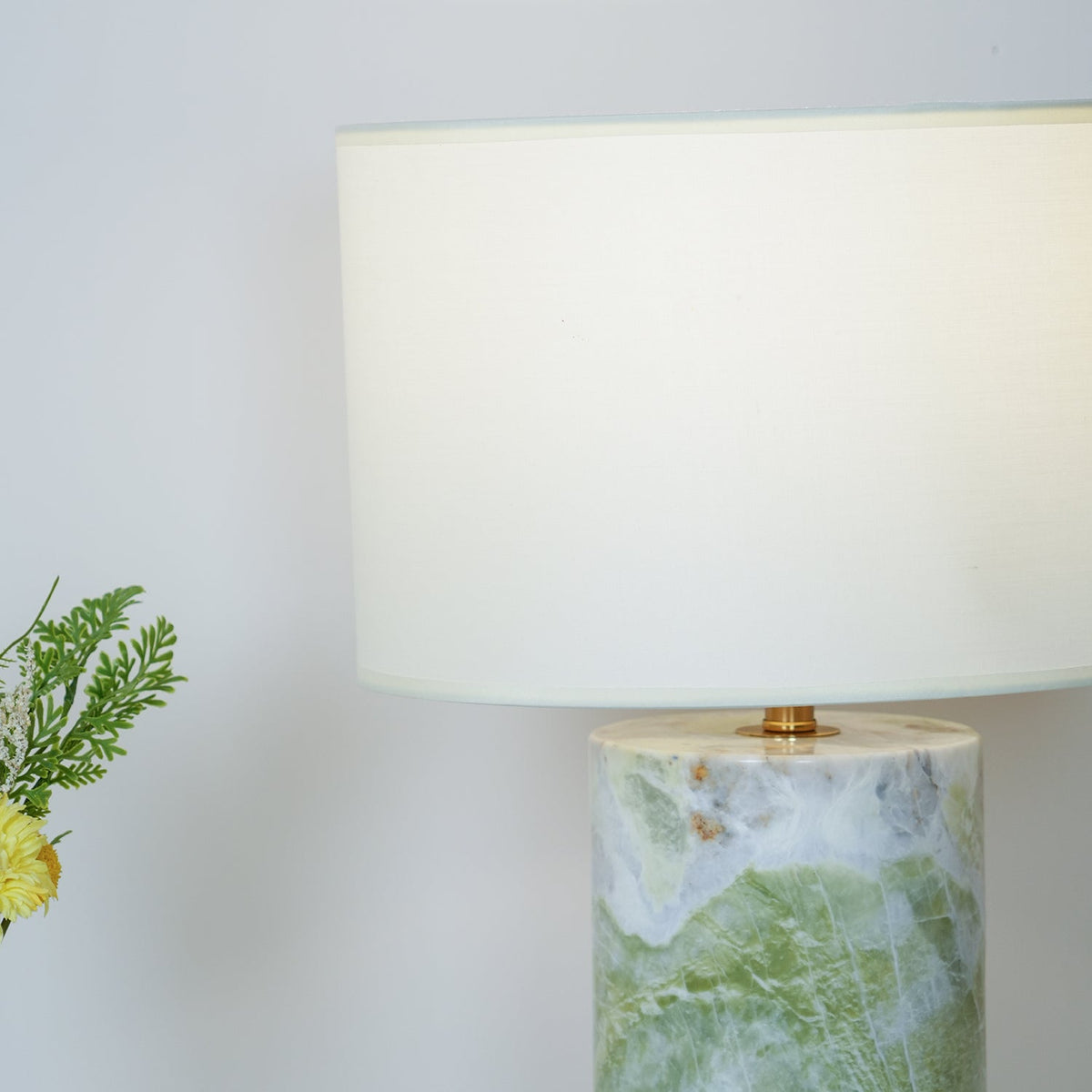 Viraivette Table Lamp