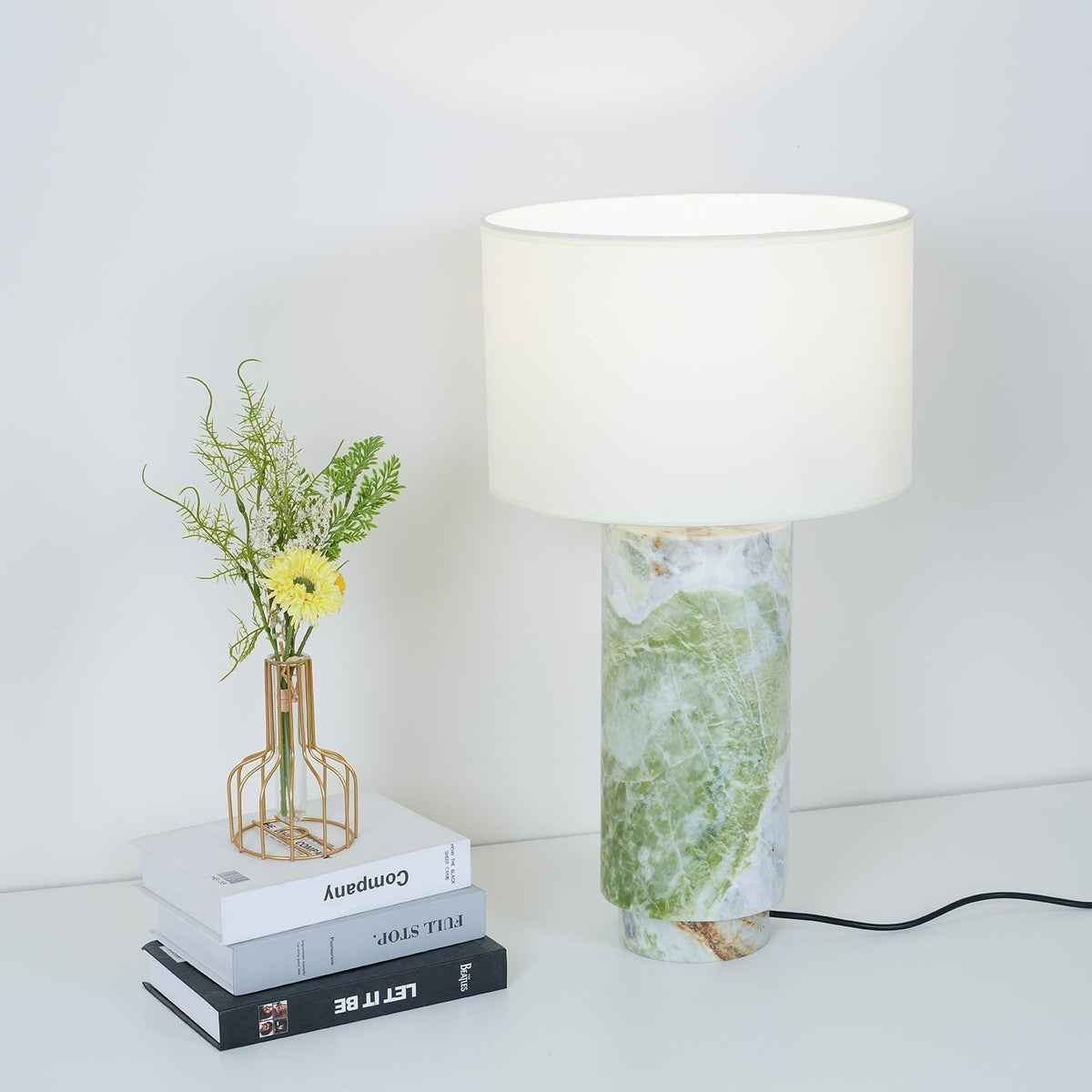 Viraivette Table Lamp