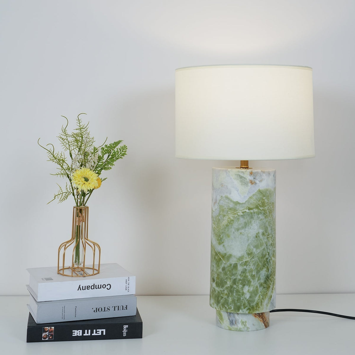 Viraivette Table Lamp