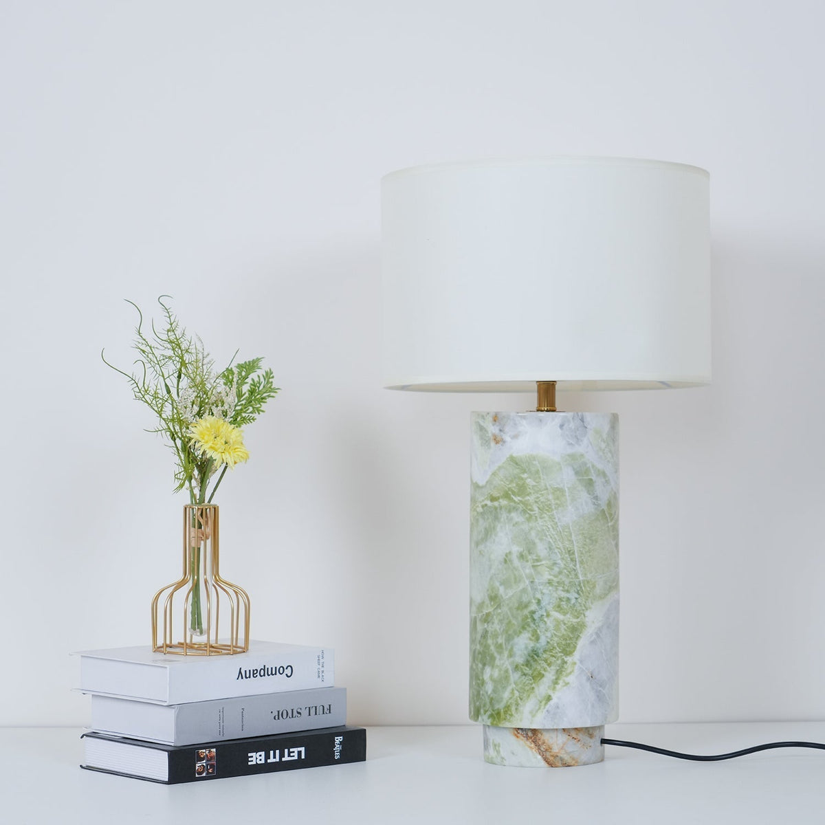 Viraivette Table Lamp