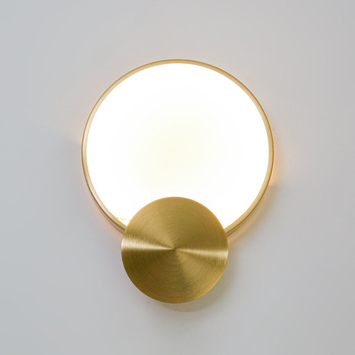 Myvelarae Circular Alabaster Wall Light