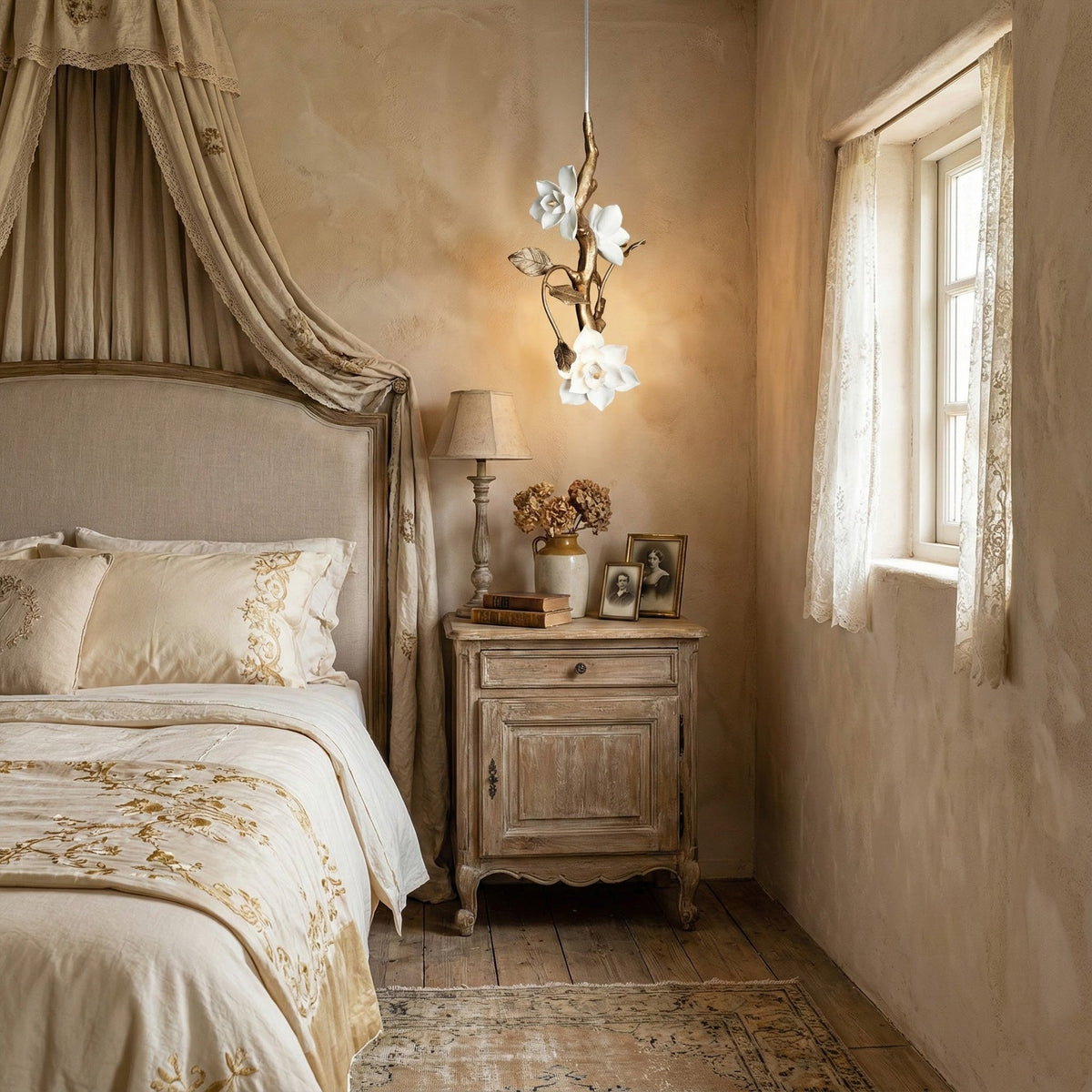Magnolienne Pendant Light