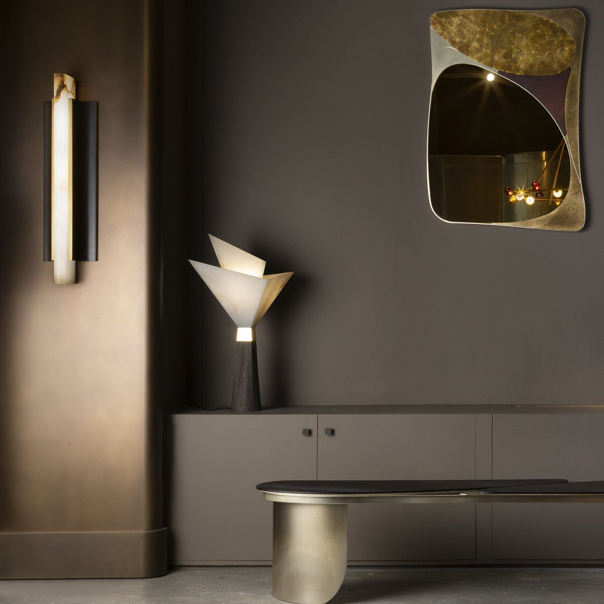 Avenarise Alabaster Wall Lamp