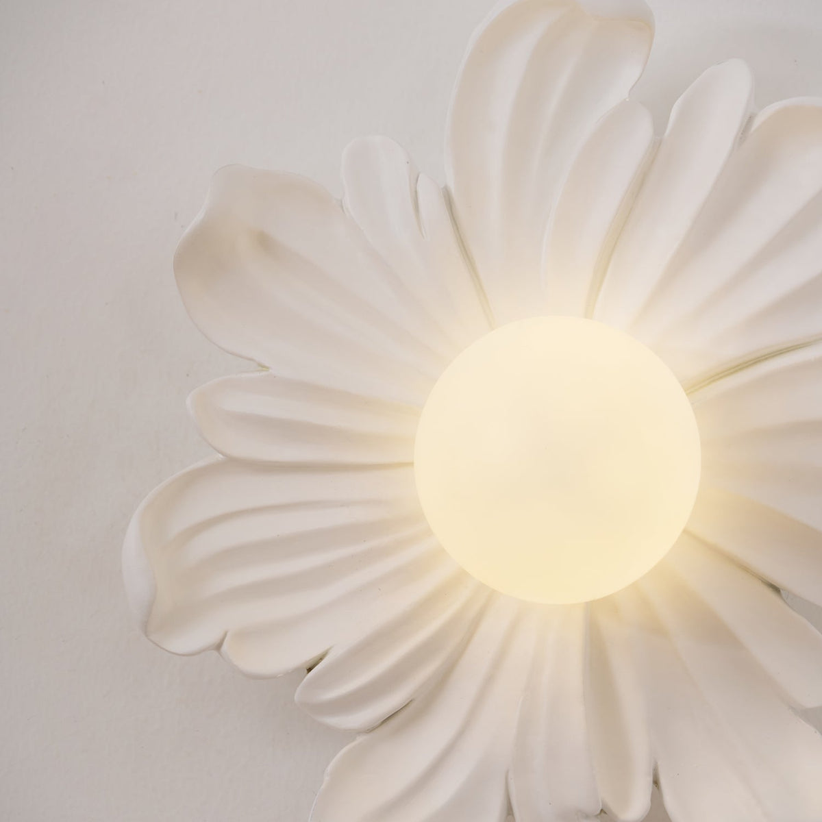 Tina Flower Wall Lamp
