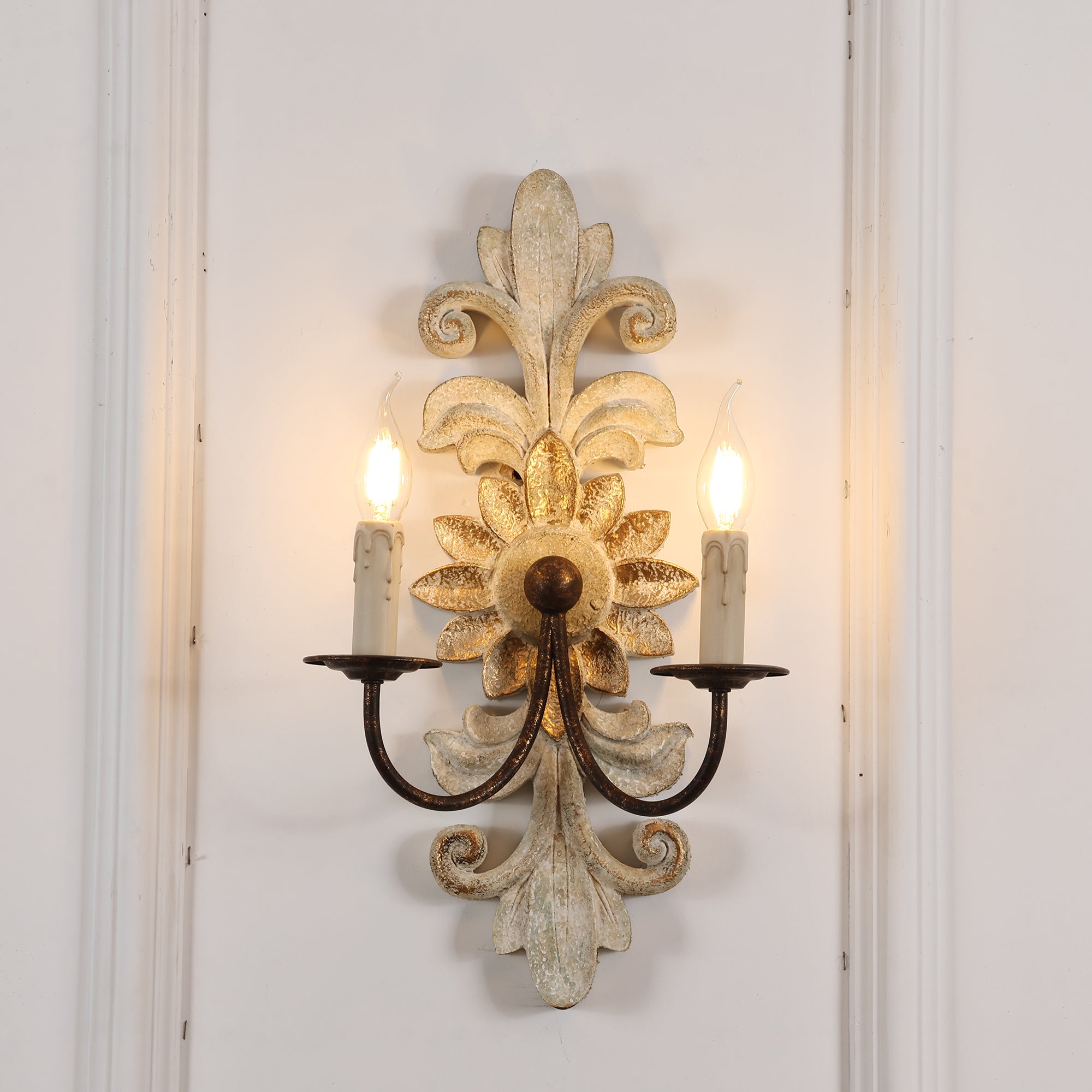 Vadora Postmodern Luxury Sconce Wall Lamp