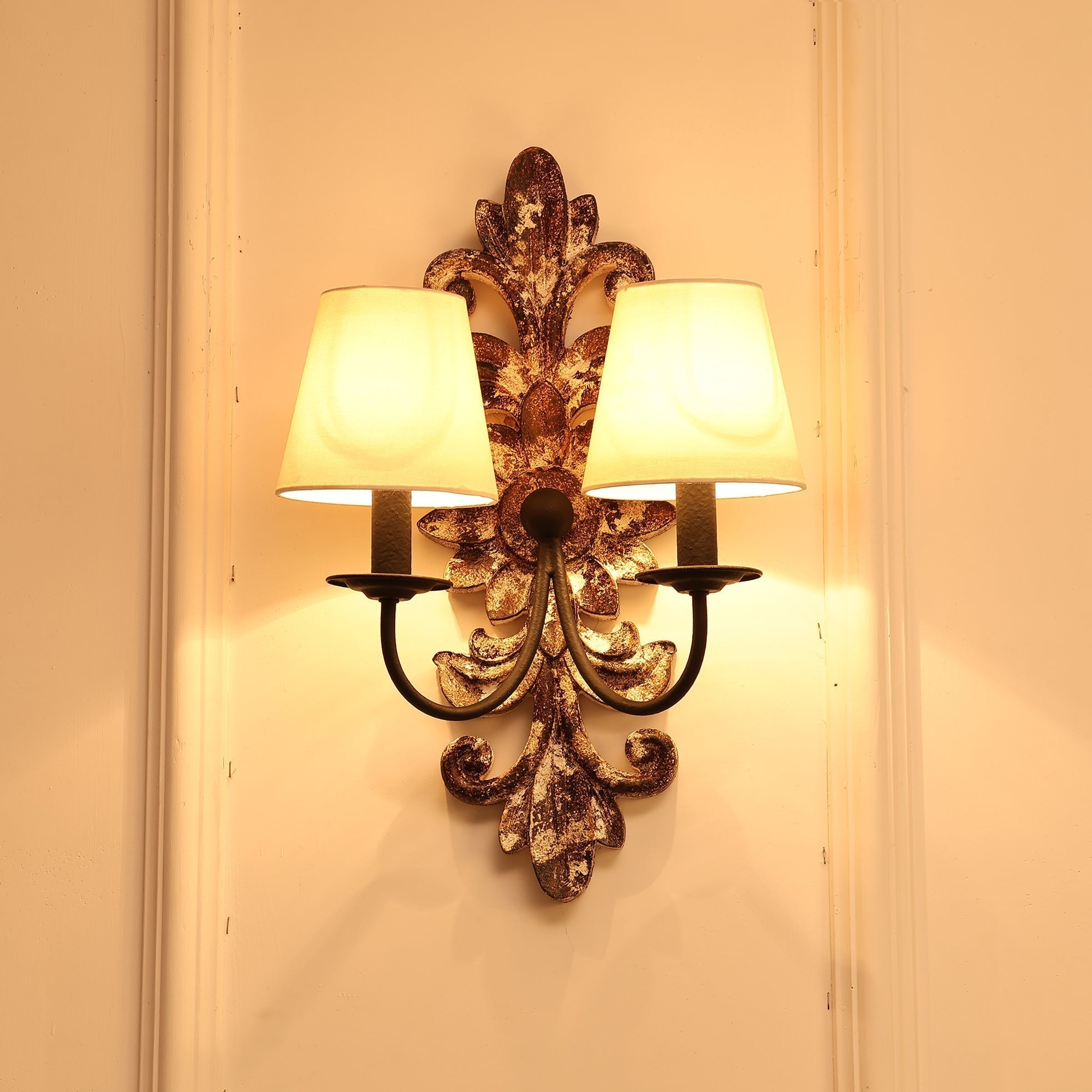 Vadora Postmodern Luxury Sconce Wall Lamp