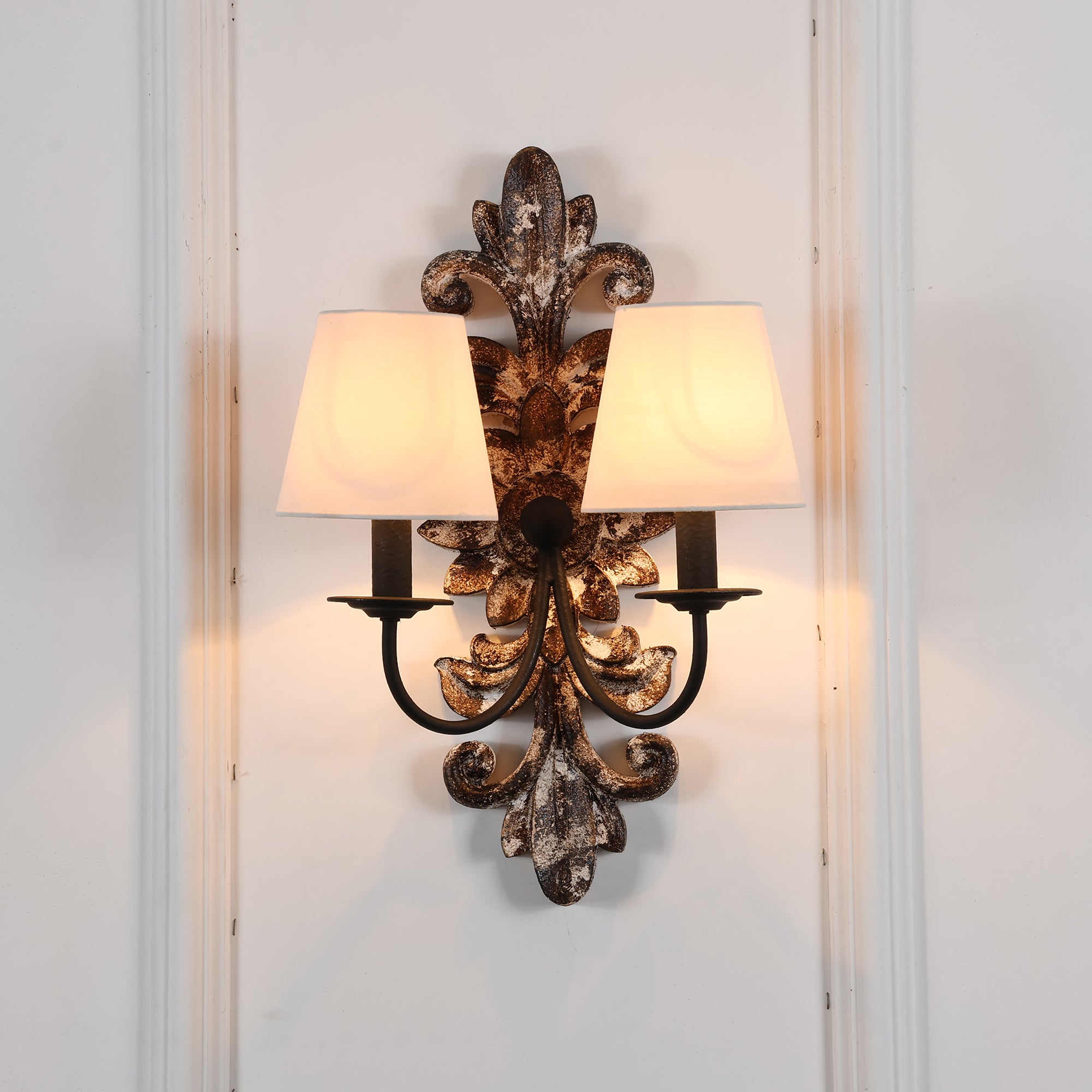 Vadora Postmodern Luxury Sconce Wall Lamp