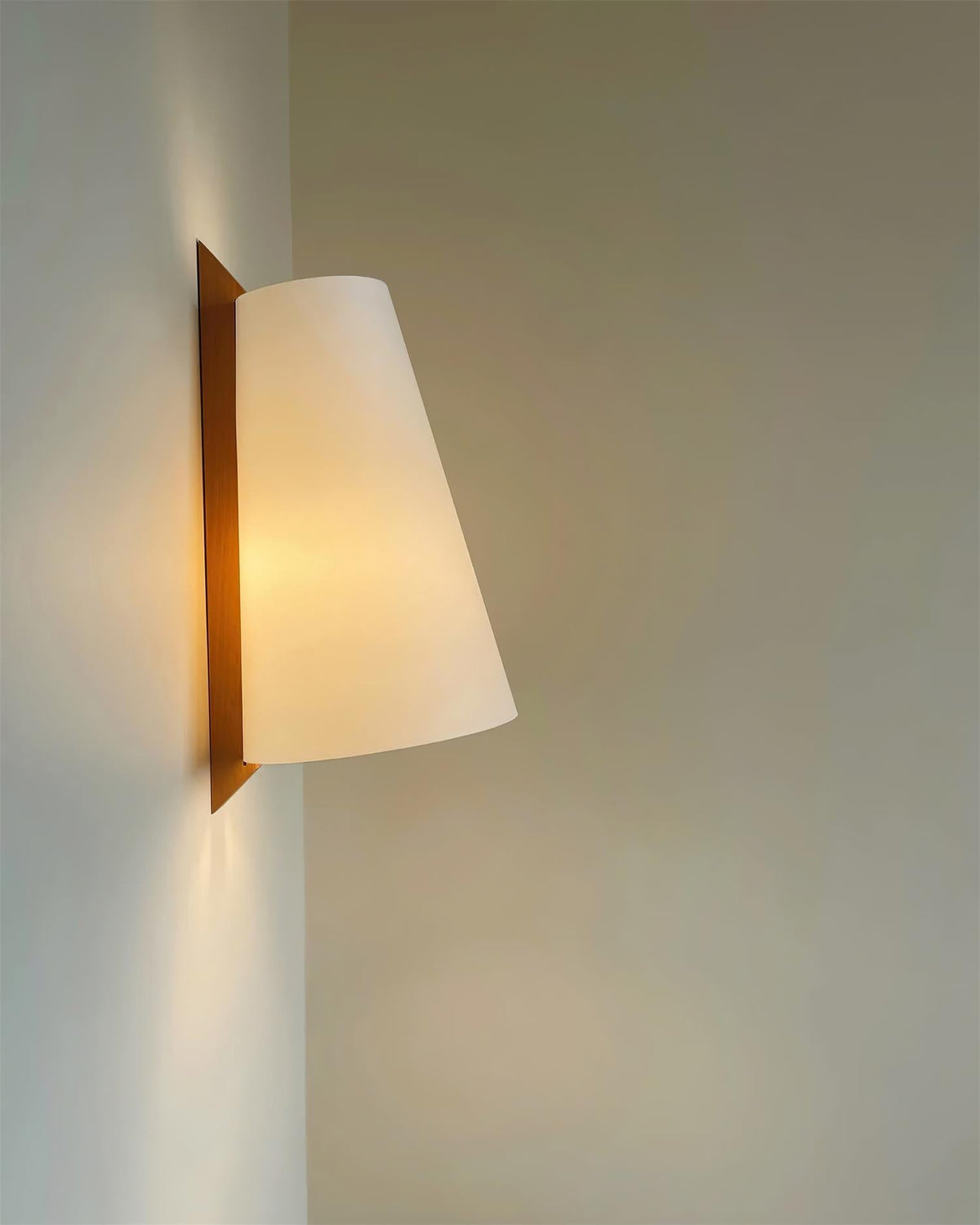 Calirette Wall Lamp