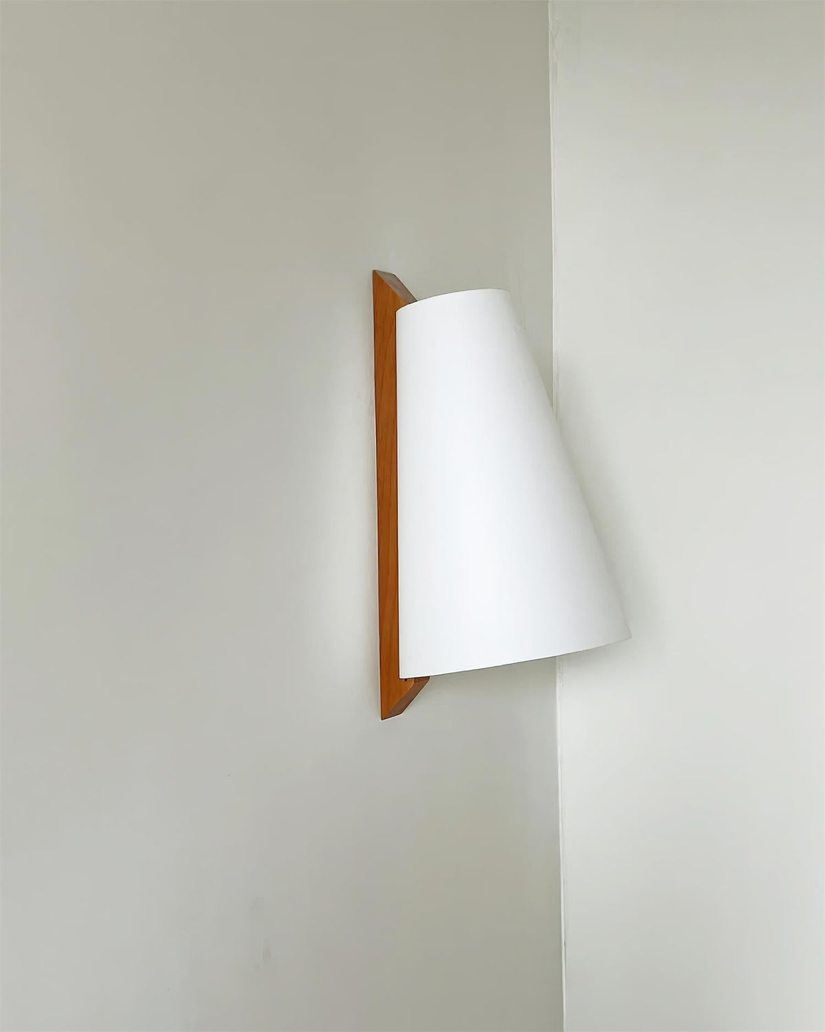 Calirette Wall Lamp