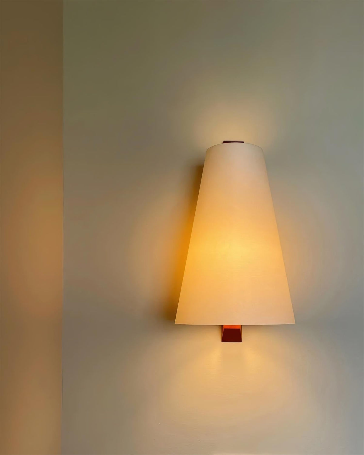 Calirette Wall Lamp