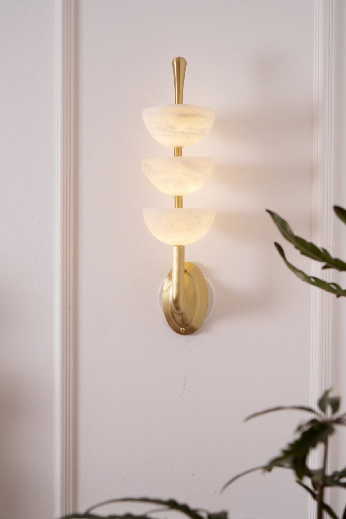 Ulmiraris Alabaster Wall Light