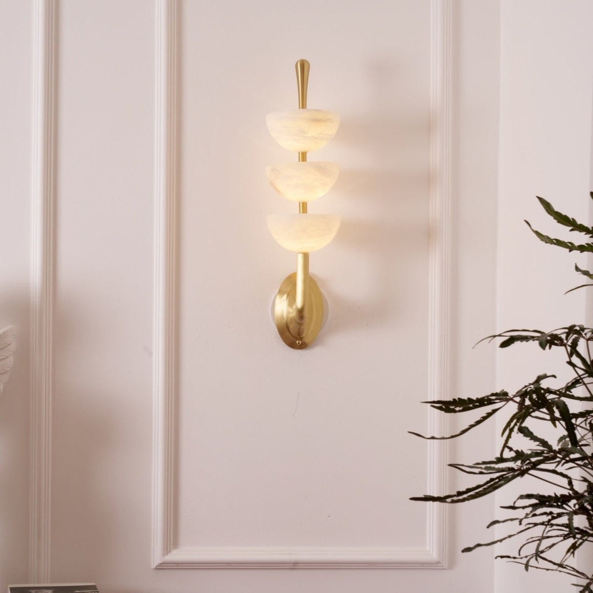 Ulmiraris Alabaster Wall Light