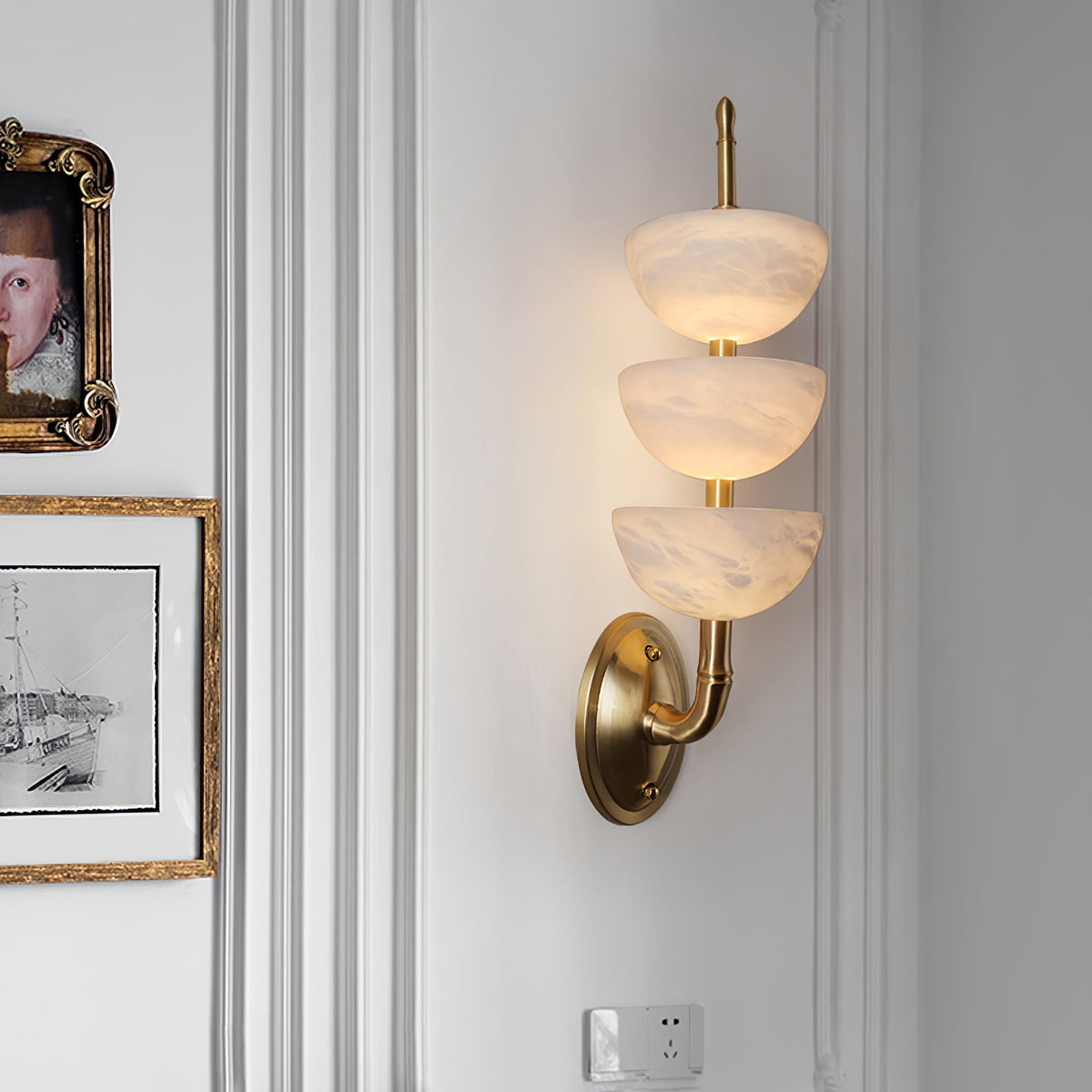 Ulmiraris Alabaster Wall Light