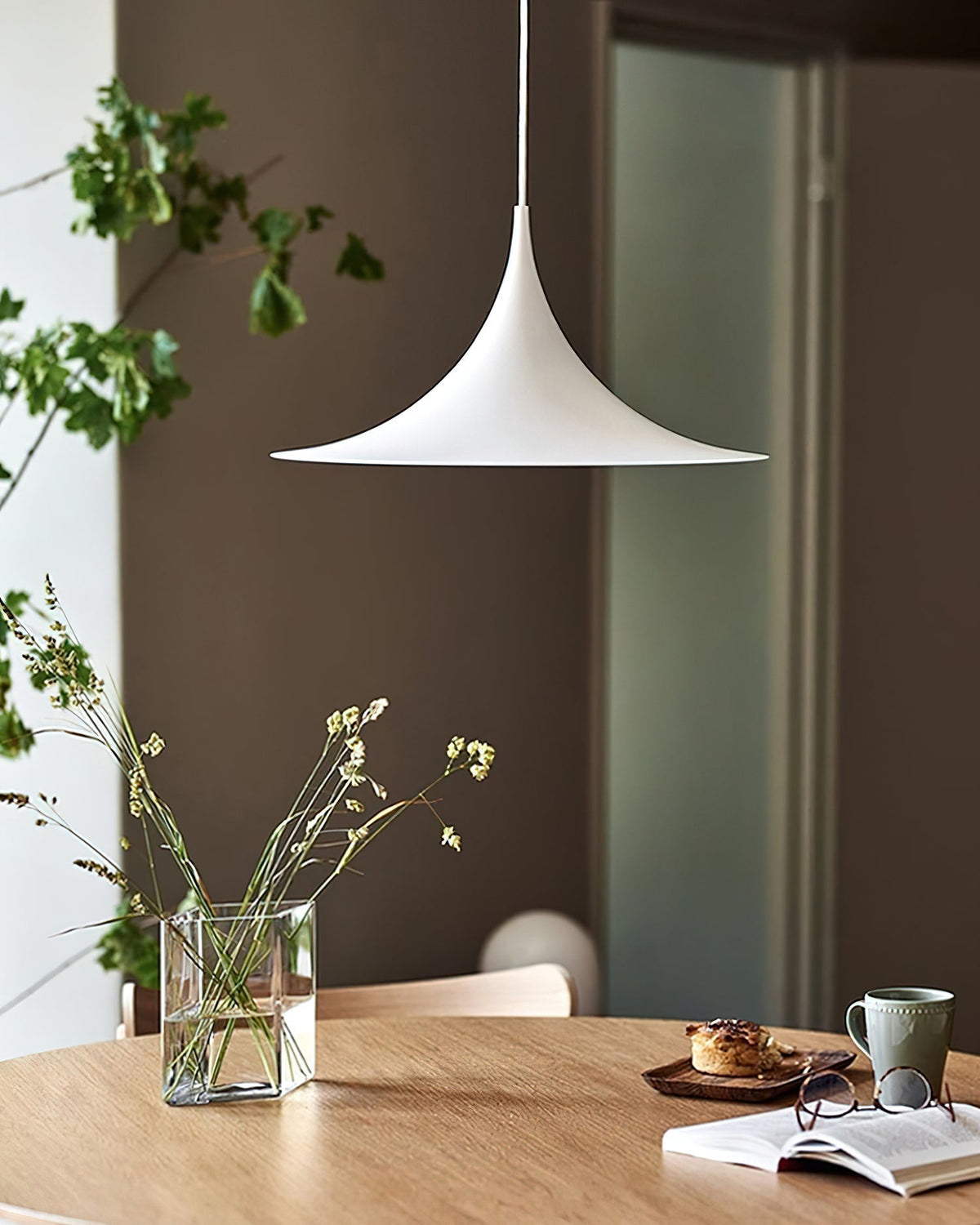 Viro Pendant Lamp Slim Neck and Wide Flare Contemporary Dining