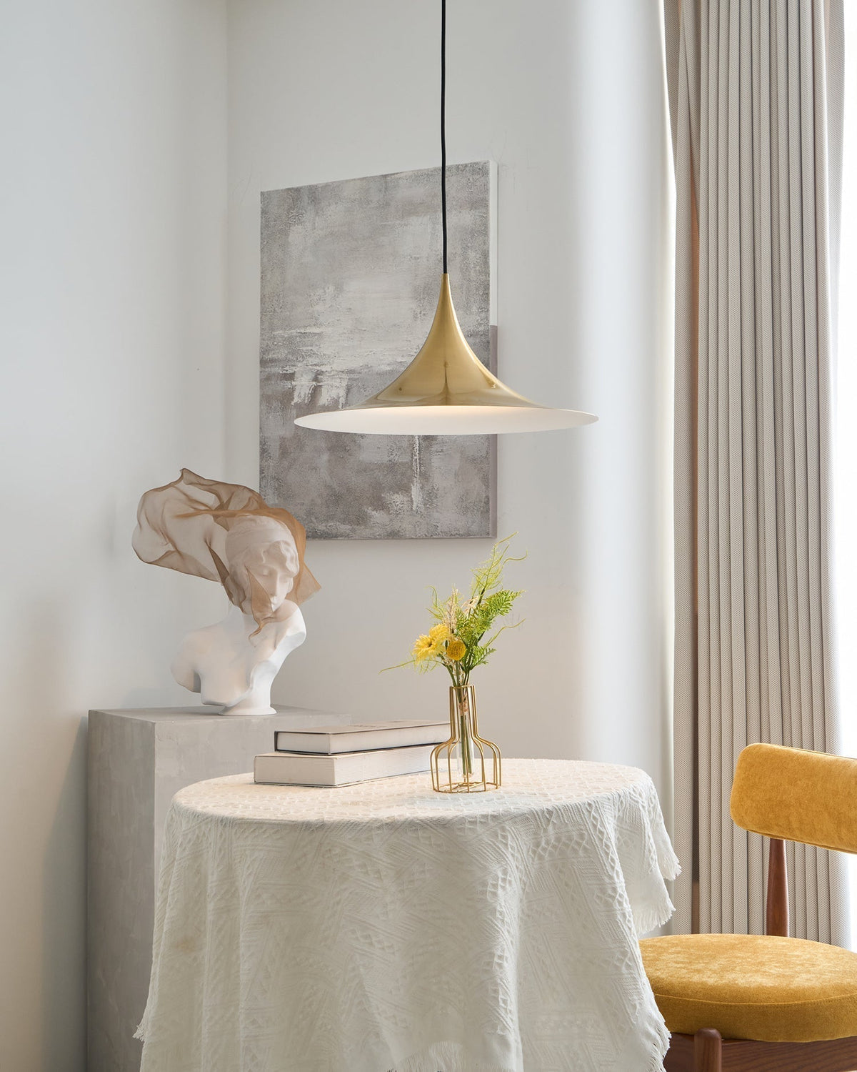 Viro Pendant Lamp Slim Neck and Wide Flare Contemporary Dining