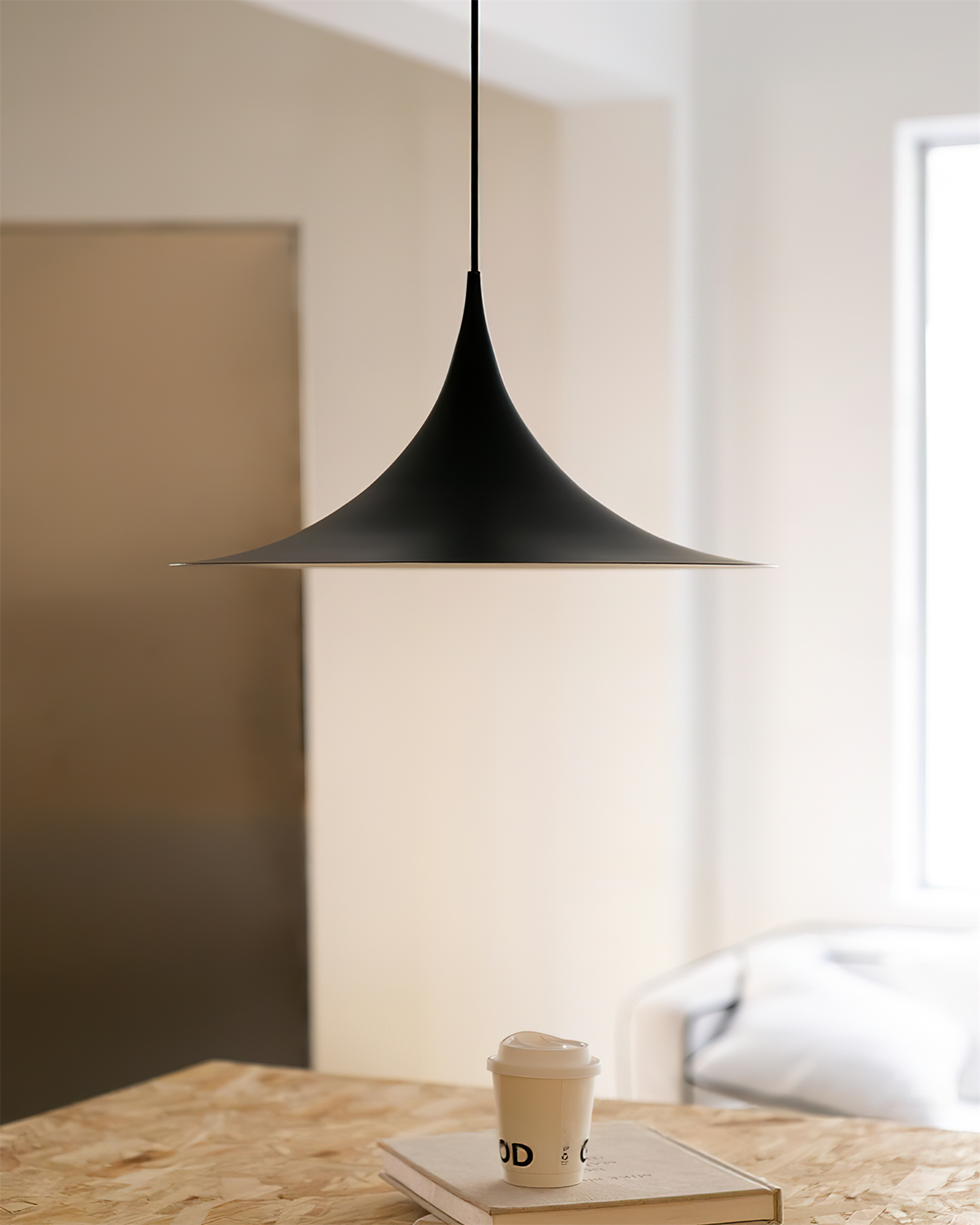 Viro Pendant Lamp Slim Neck and Wide Flare Contemporary Dining