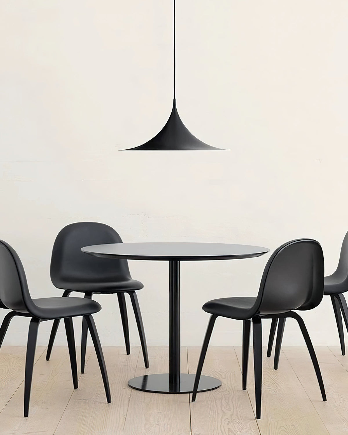 Viro Pendant Lamp Slim Neck and Wide Flare Contemporary Dining