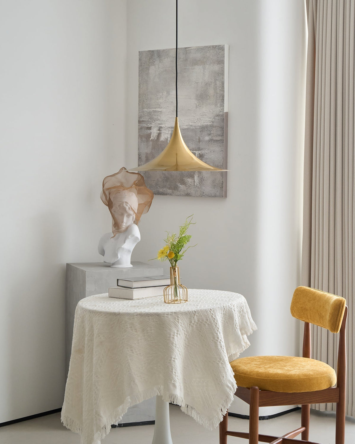 Viro Pendant Lamp Slim Neck and Wide Flare Contemporary Dining