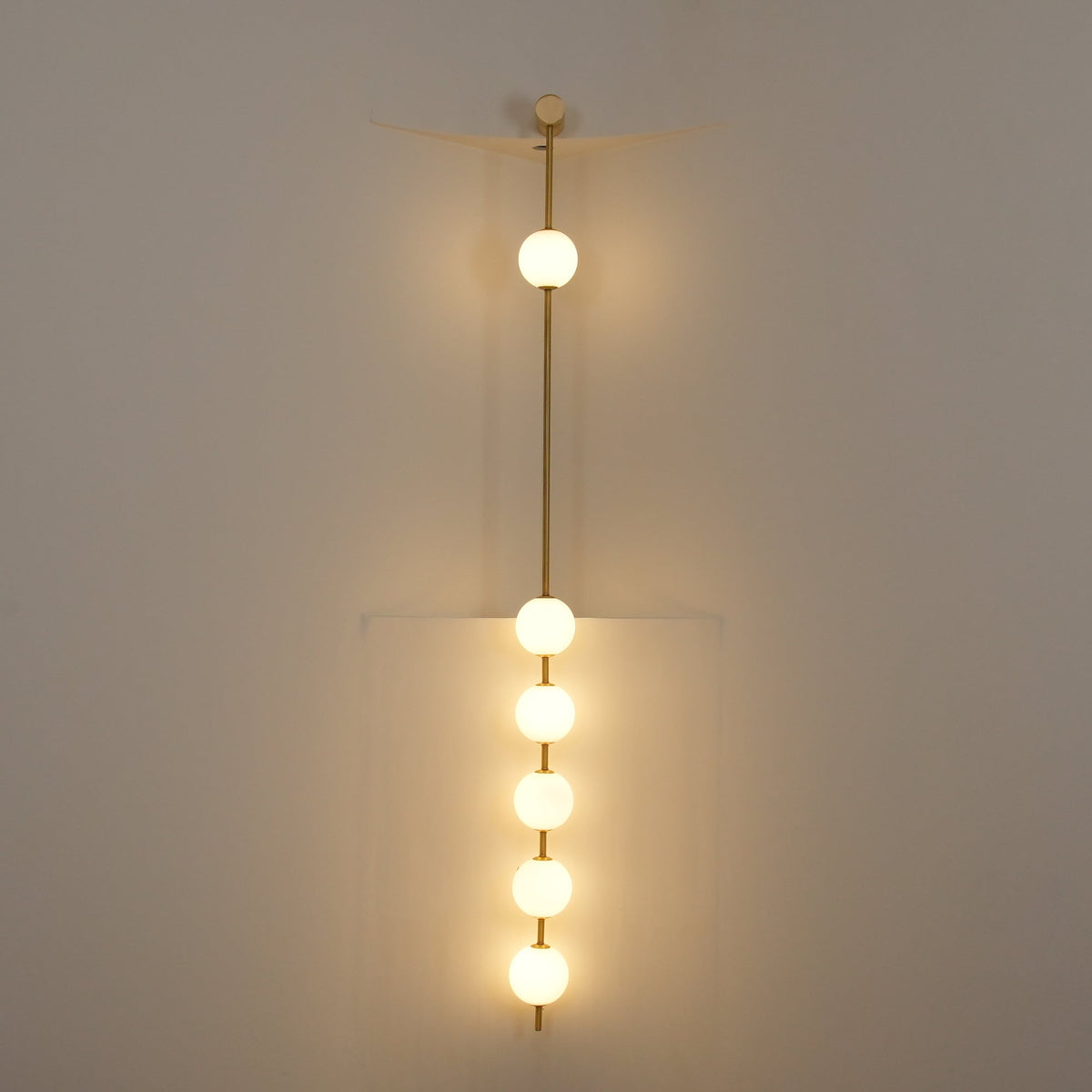 Bugogek Vertical Balls Wall Lamp