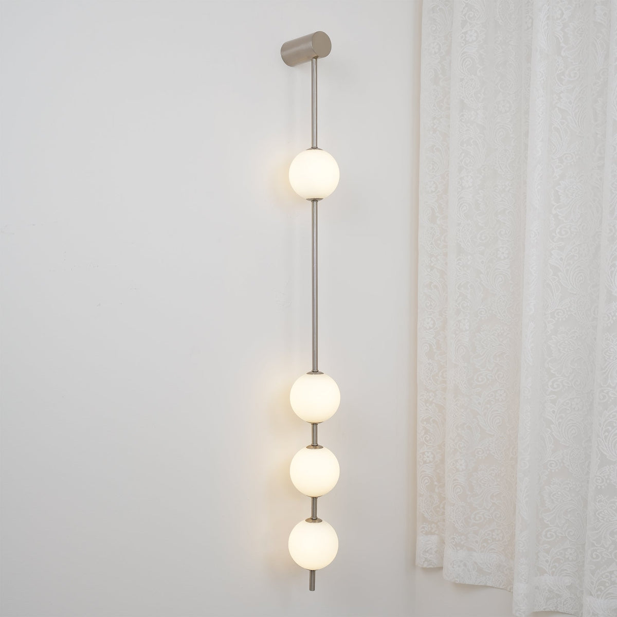 Bugogek Vertical Balls Wall Lamp