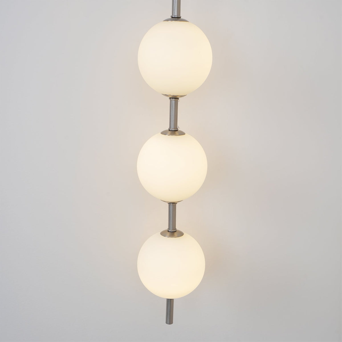 Renidol Vertical Globe Wall Lamp