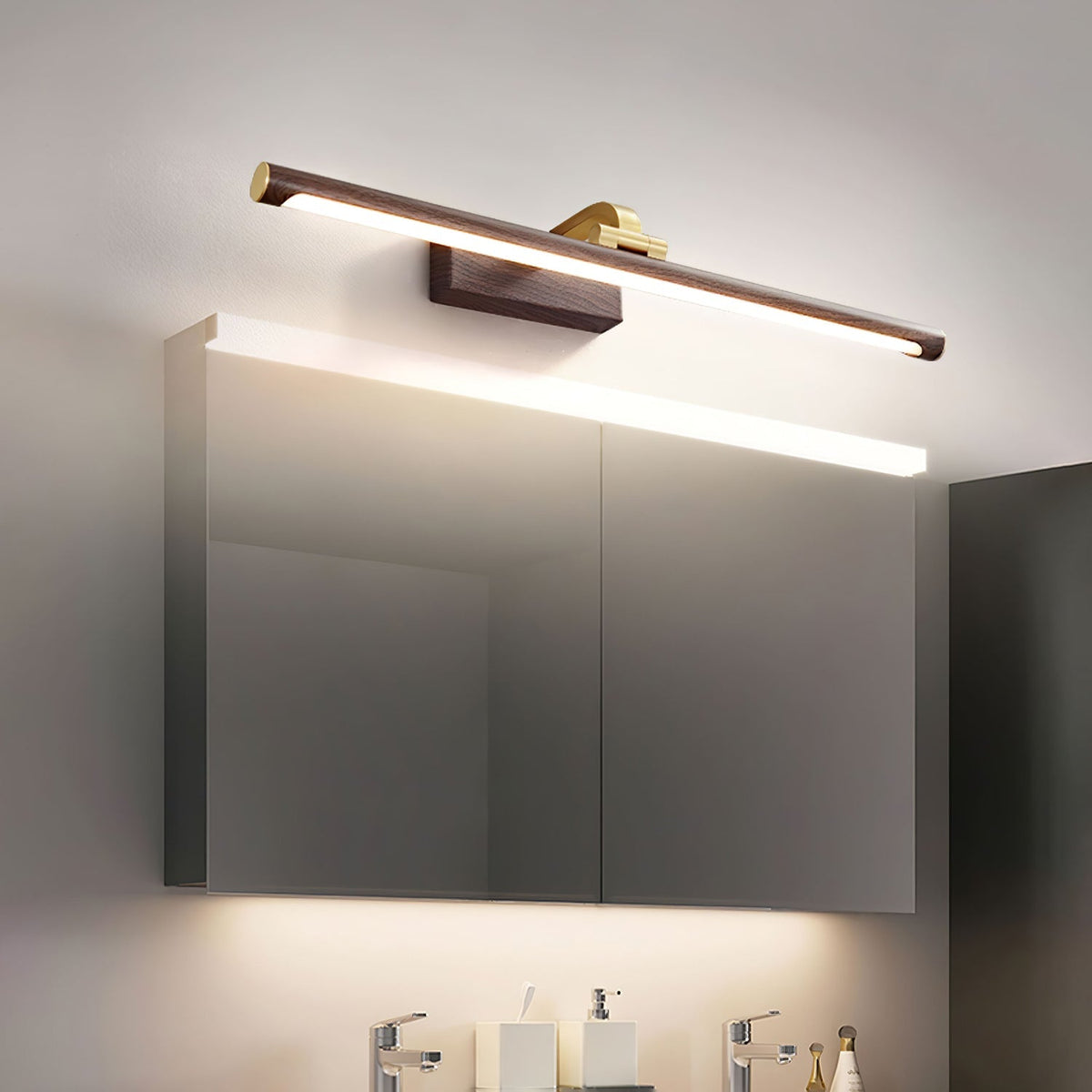 Tevelo Brass Minimalist Wall Lamp