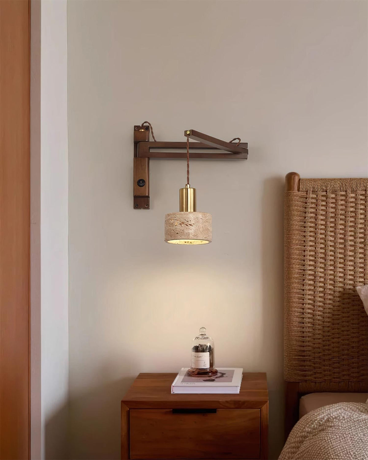 Lavenil Wall Lamp
