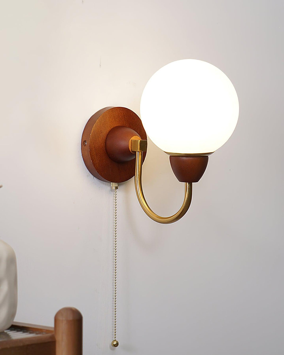 Rinielia Wooden Wall Lamp