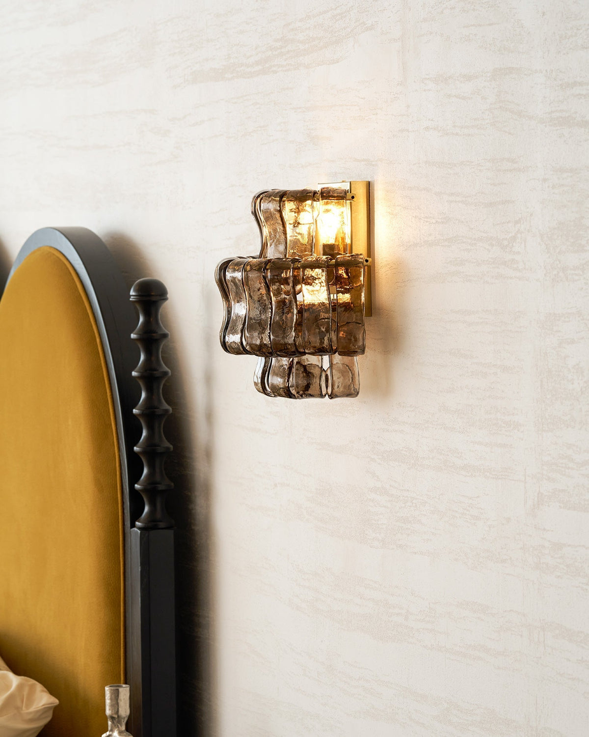 Aveniira Wall Lamp